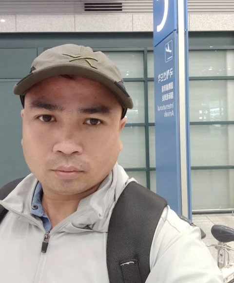 인천국제공항 입국장에 도착한 네팔 국적 E-7 인도 요리사